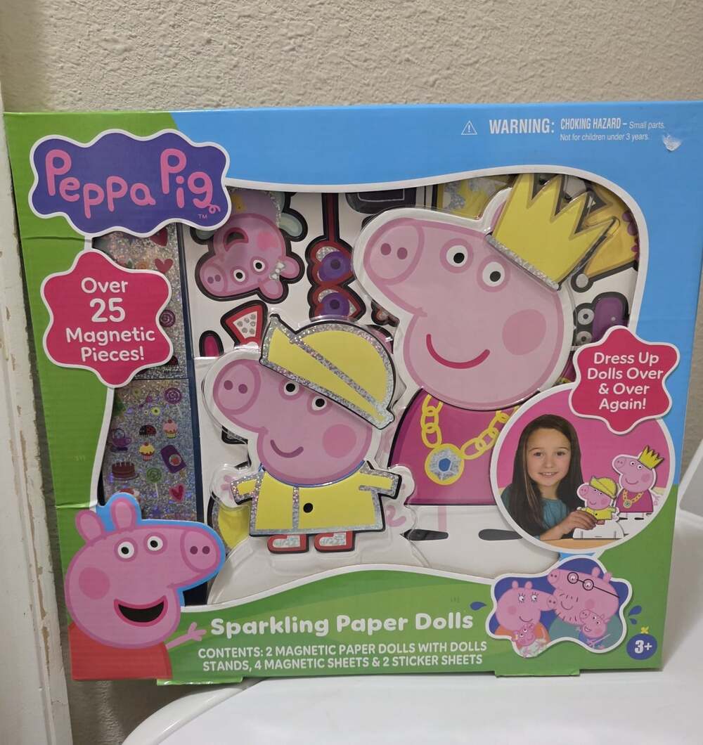 New- Peppa Pig Sparkling Magnetic Paper Dolls Stands & Stickers